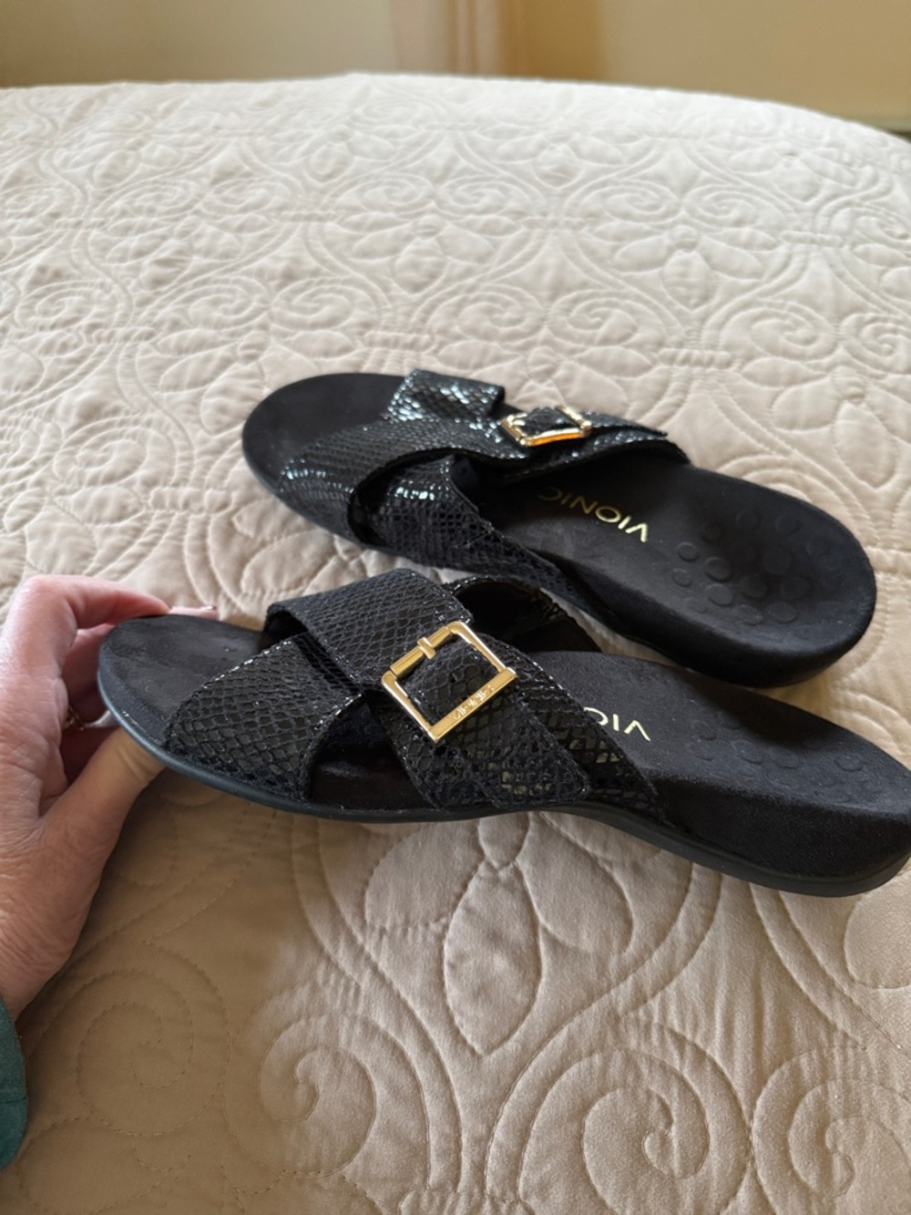 Vionic Black Textured Crisscross Slide Sandals with Buckle. Size 7. Make offer! - Picture 2 of 6